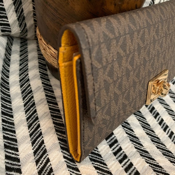 Michael kors brown wallet brand new large trifold - Picture 3 of 8